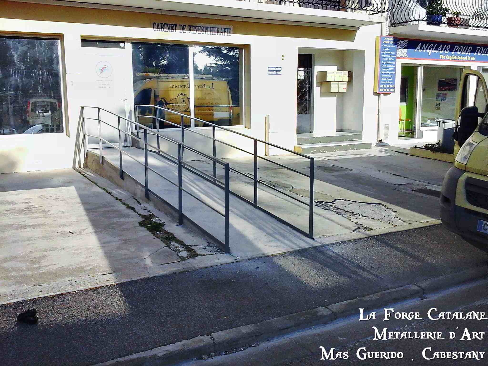 rampe norme pmr chasse roue sol forge catalane 2.jpg